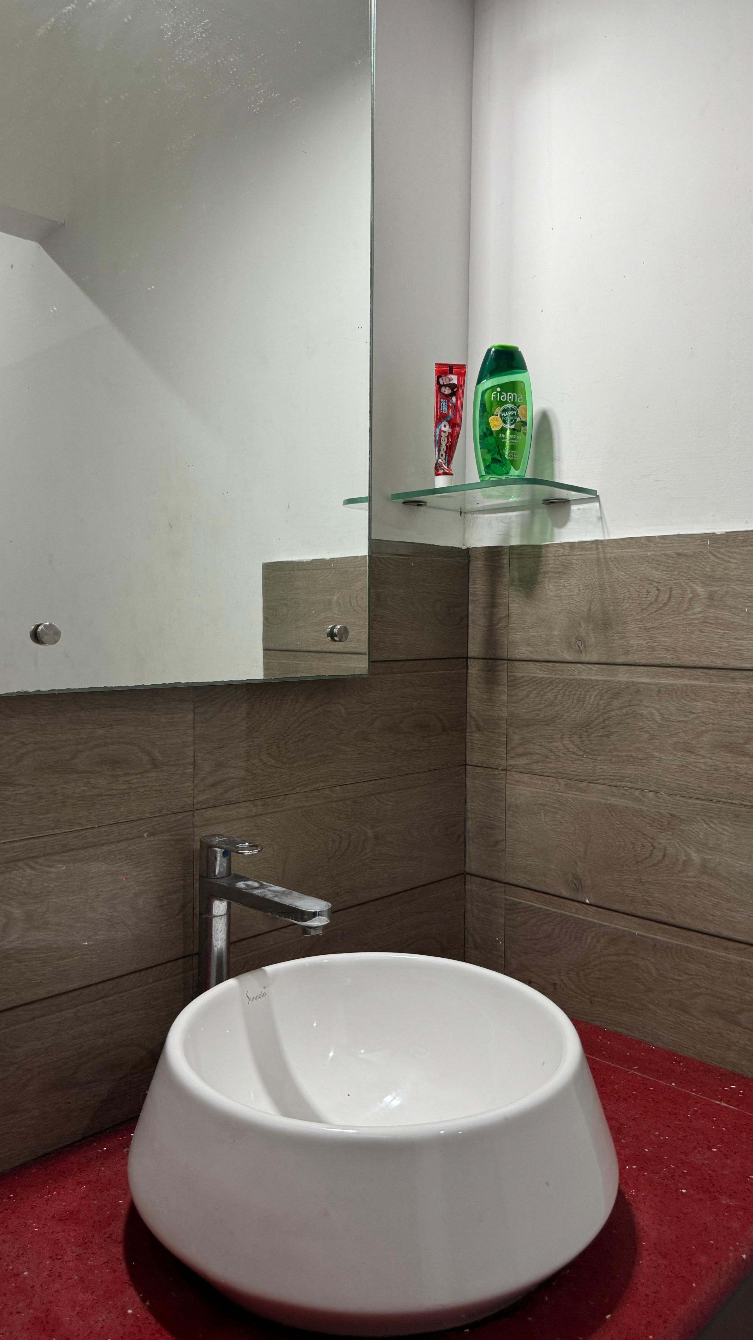 Kafeel Studio Rooms - Tap to explore photos