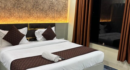 HOTEL C.P.S. PALACE Room Type - DELUXE ROOM