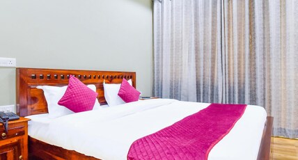 SHREE VILLAS HOTEL & RESTAURANT Room Type - Deluxe Room