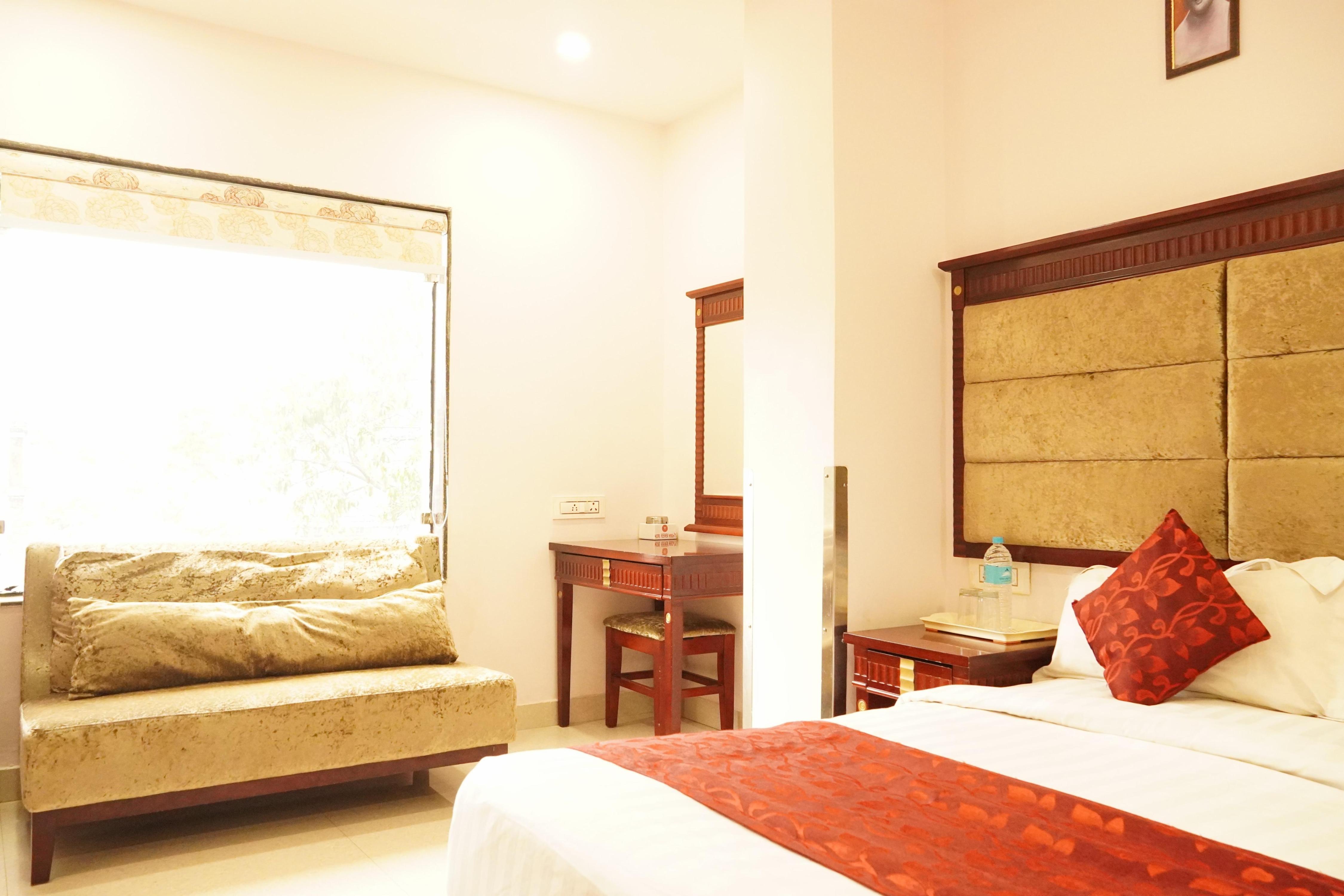 SoonStay Hotel Eleven Heights - Tap to explore photos