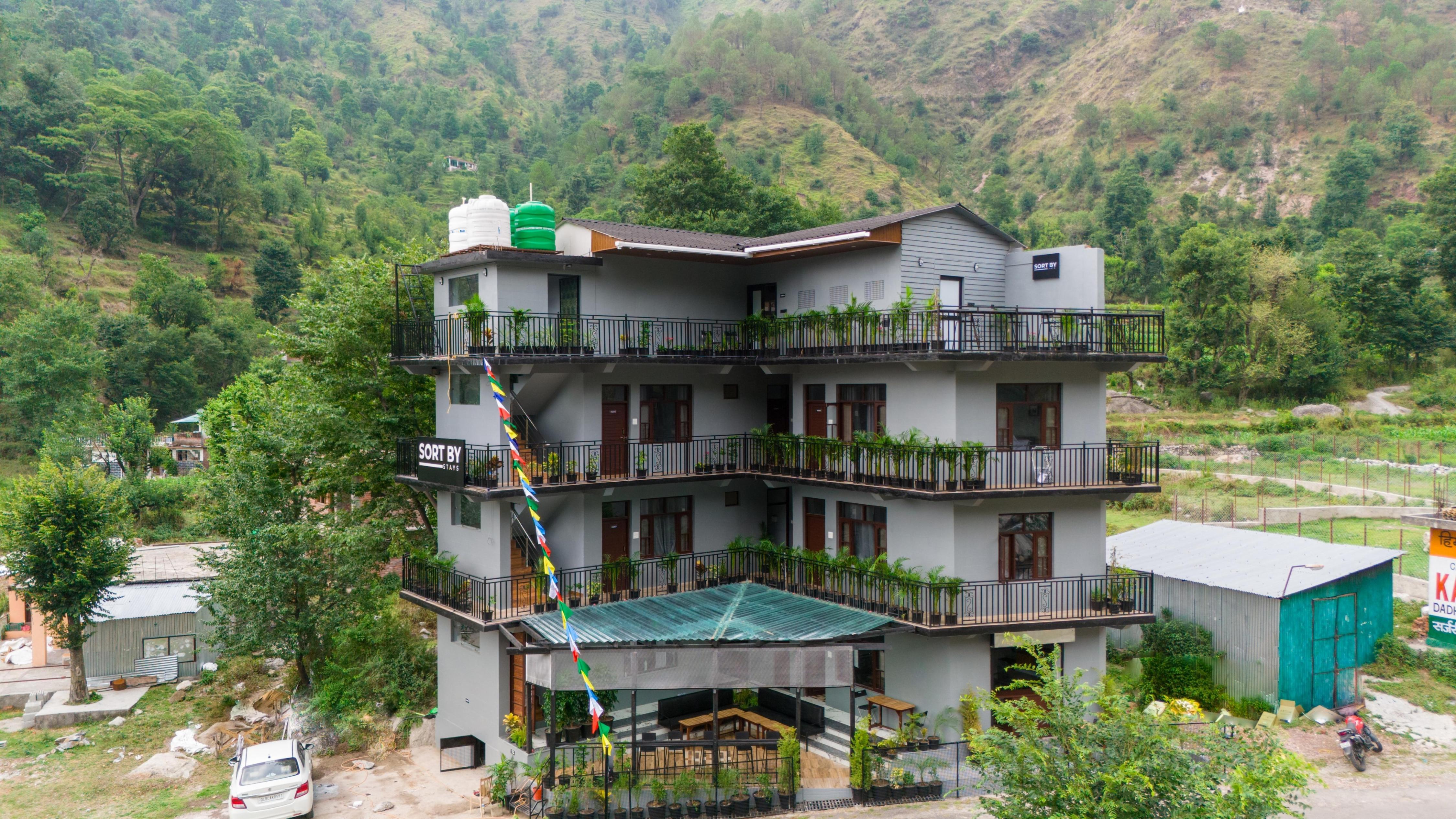 Sort By Stays, Kareri