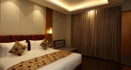 Hotel Blanco - 2mins Drive to Dal Lake Room Type - Premium Executive Room AC