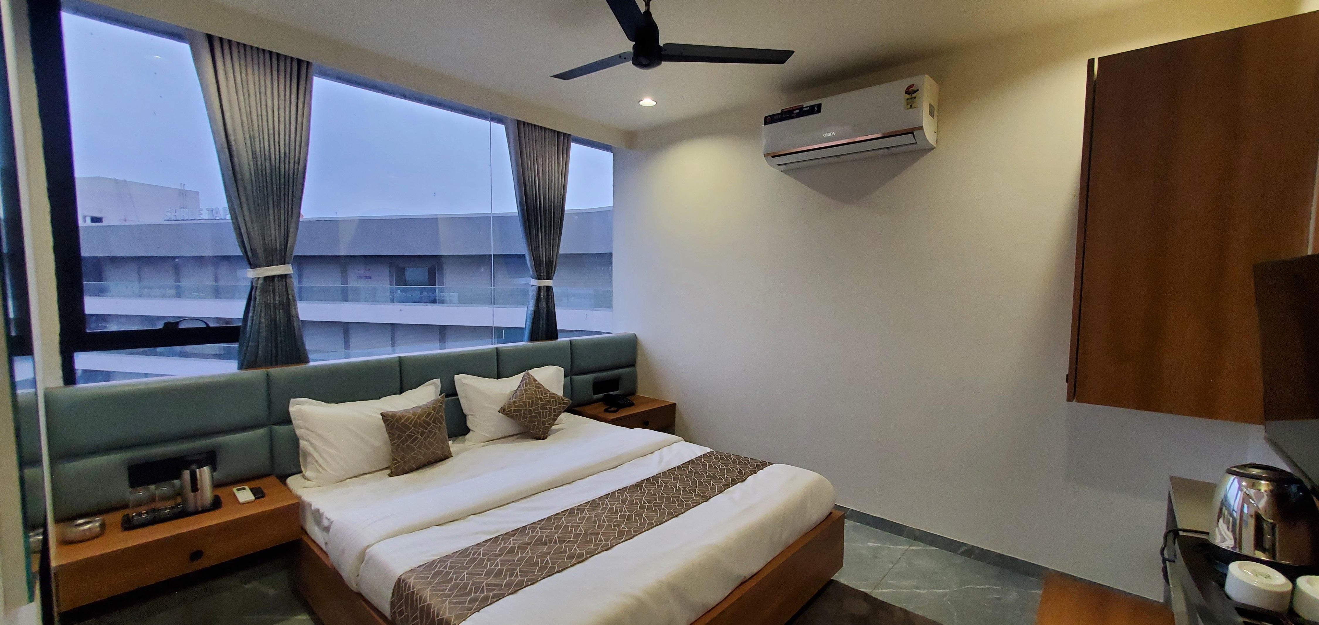 Hotel Niranta Room Type - Deluxe Room