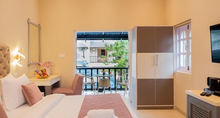 Emperor Ozran by Alaya Stays Room Type - Premium Room with Balcony