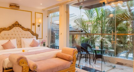 Emperor Ozran by Alaya Stays Room Type - Emperor Ozran Elite Room With Balcony and  Bathtub