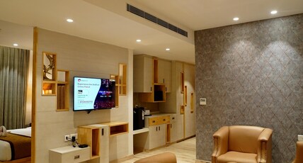Hotel Sakura Gold by Maps Group Room Type - Luxury Suite With Jacuzzi (Swimming Pool Access)
