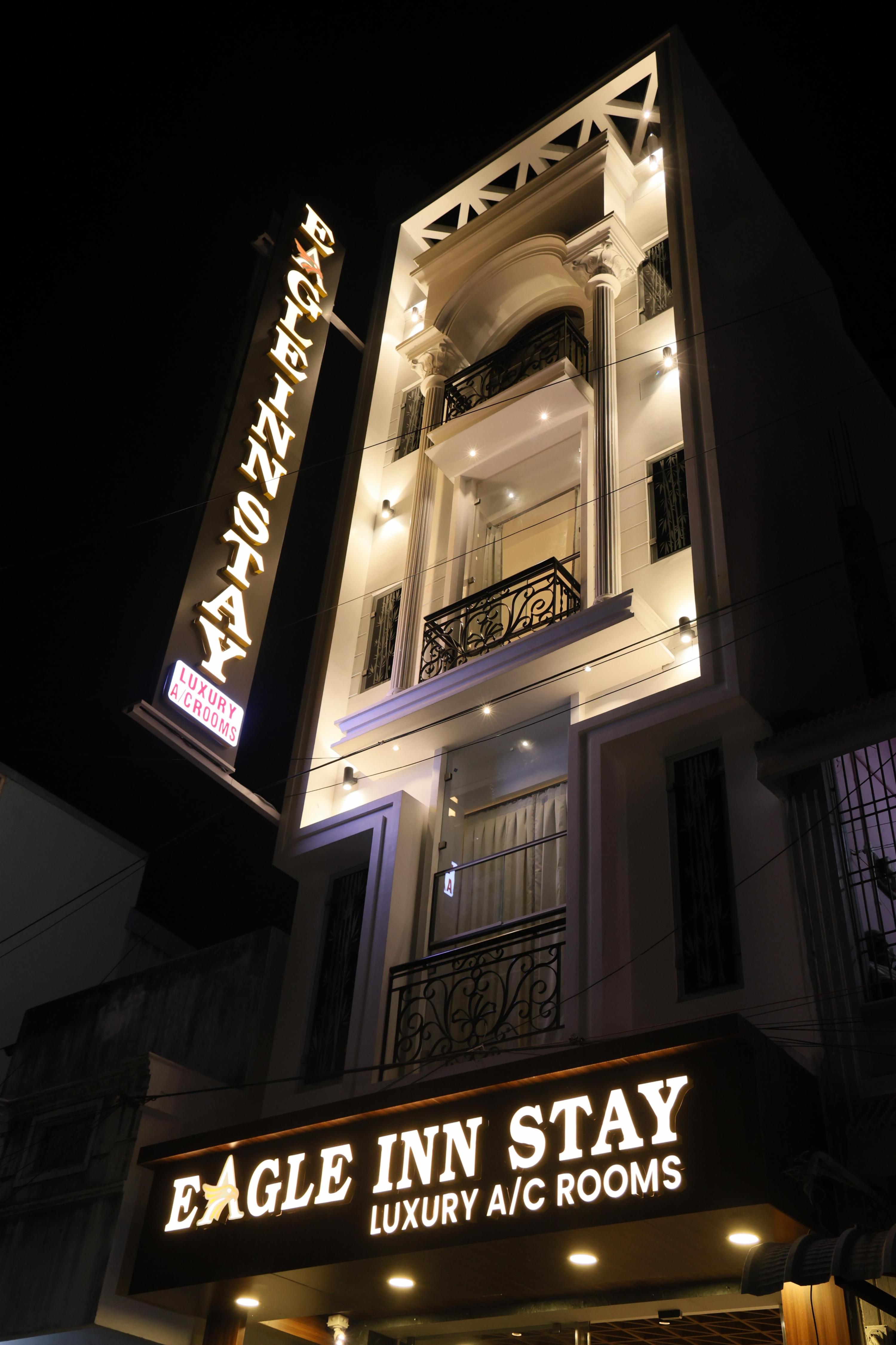 Eagle Inn Stay - Tap to explore photos