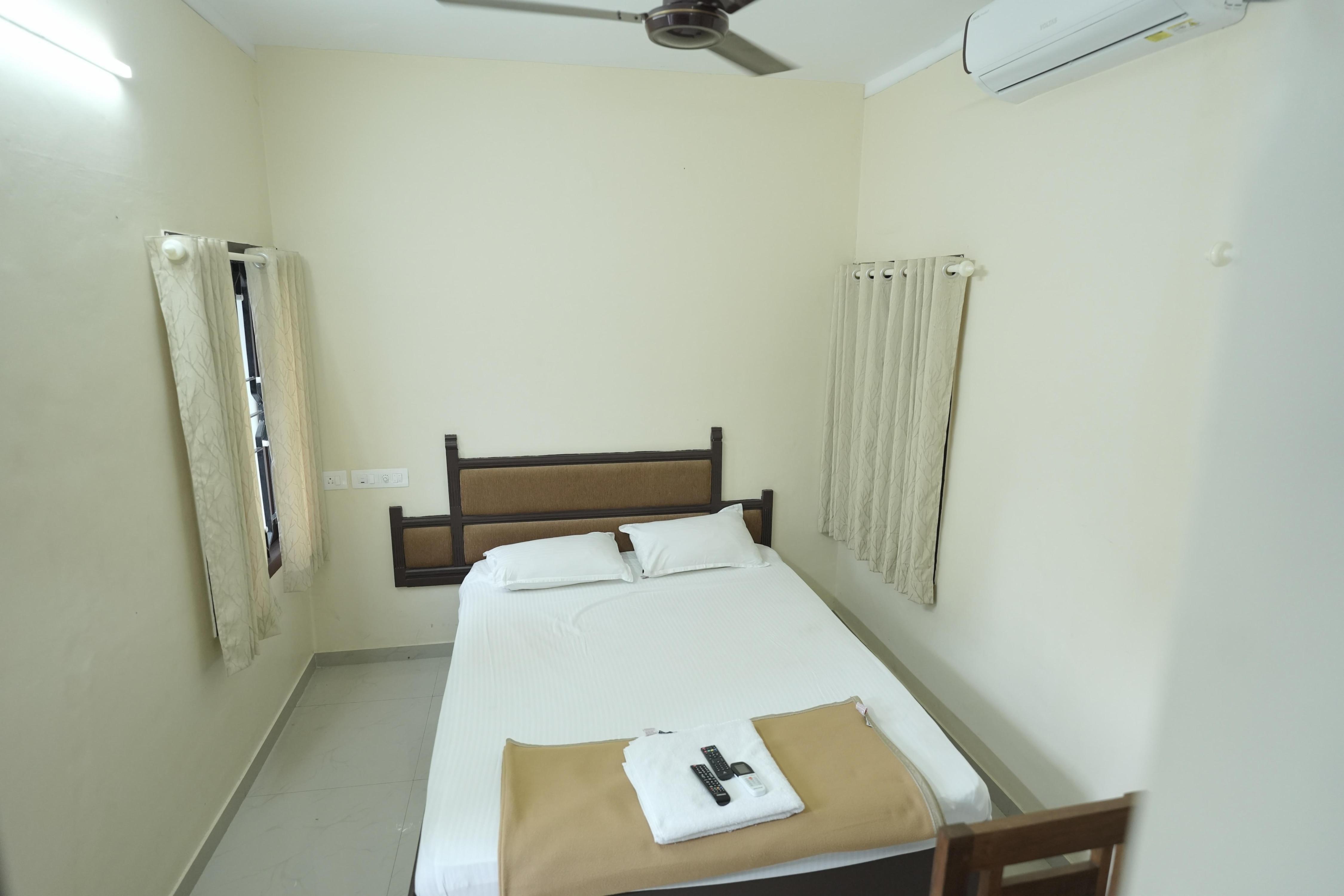 Anna Hotel and Restaurant Room Type - Small Double Room Non Ac