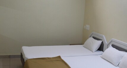 Anna Hotel and Restaurant Room Type - Standard Triple Room AC