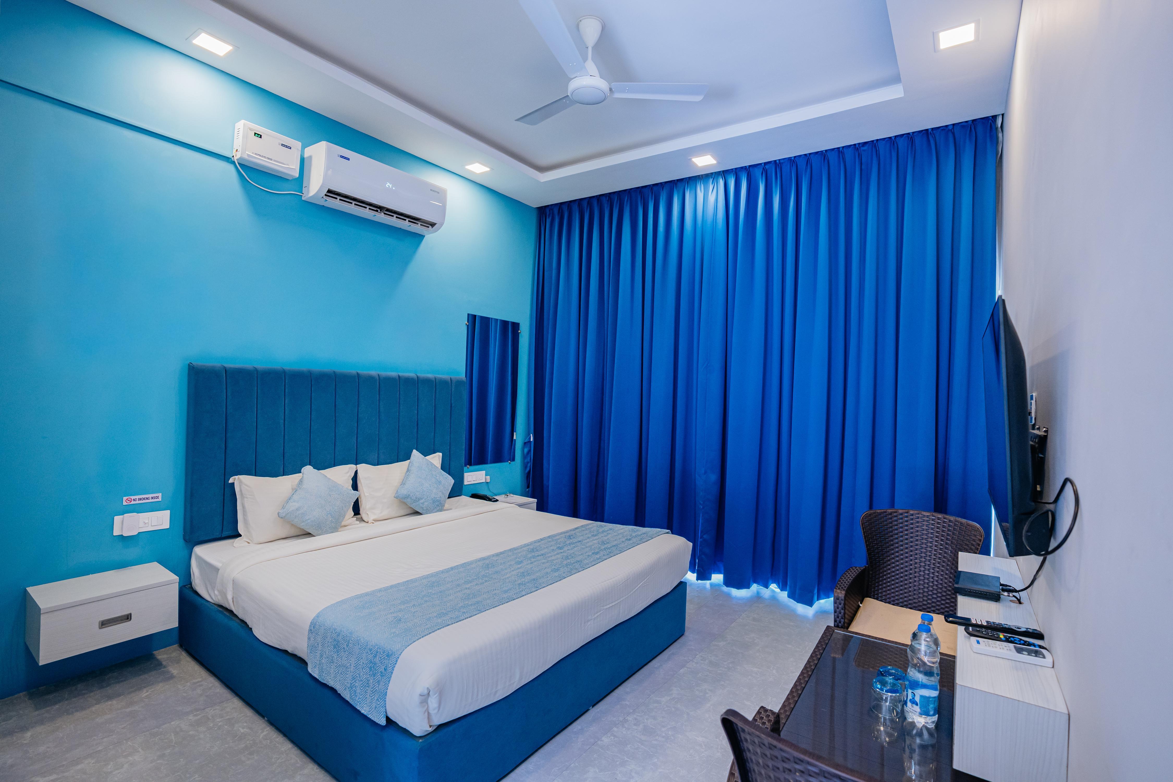 Seaborne Beach Resort - Tap to explore photos