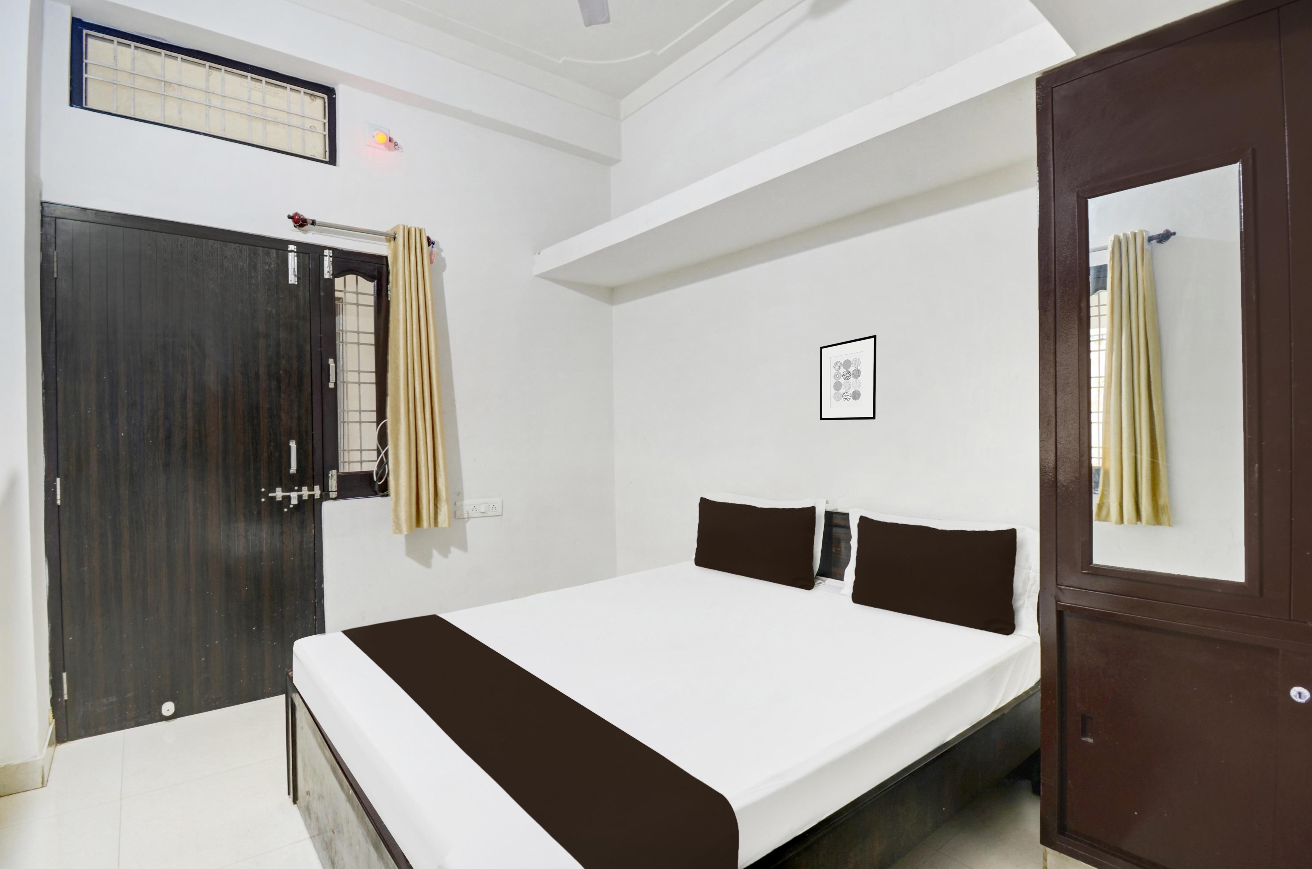 Hotel O The White Haveli - Tap to explore photos