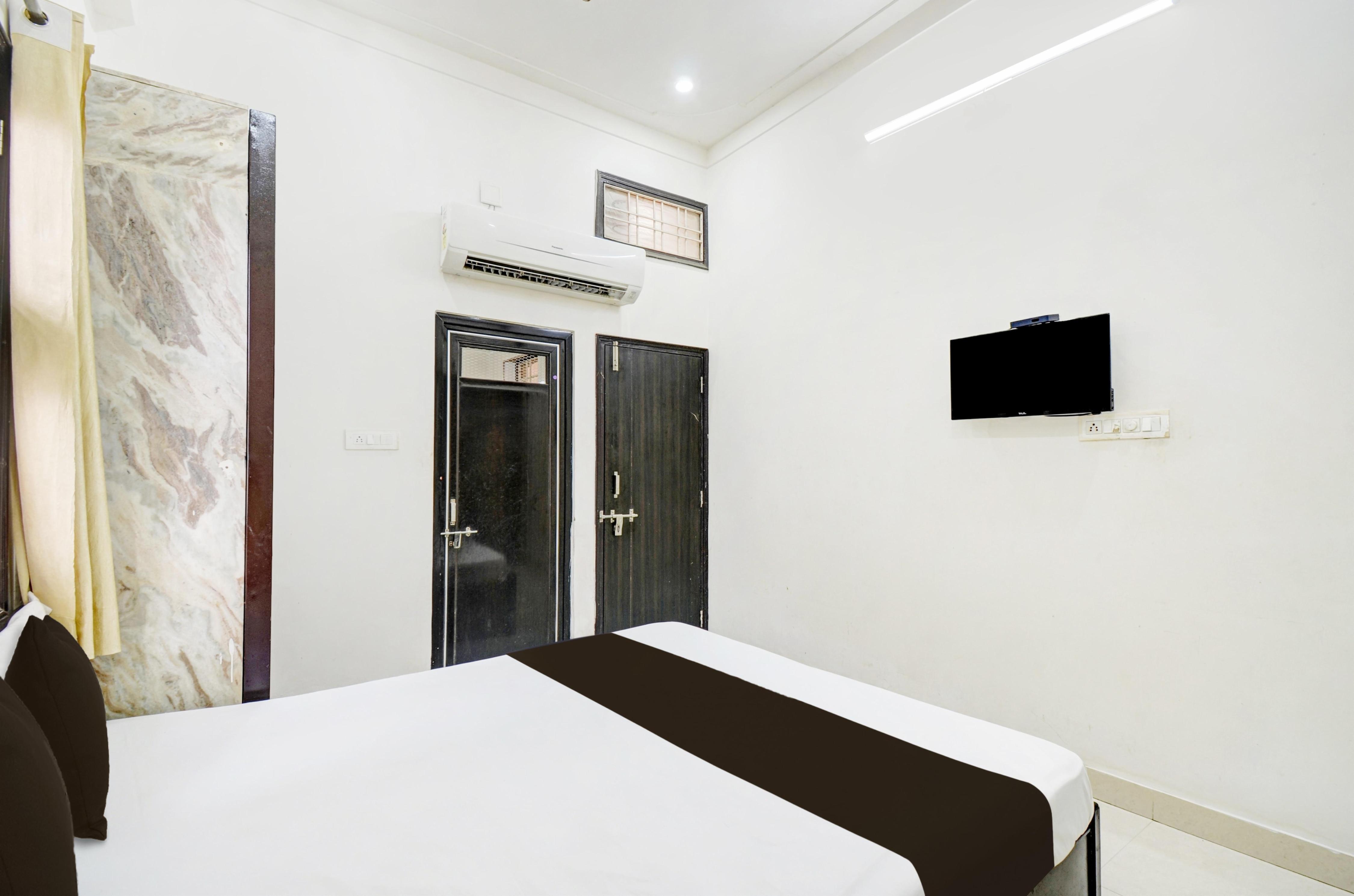 Hotel O The White Haveli - Tap to explore photos