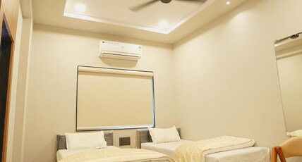 VARDHAMAN INN Room Type - Deluxe Room