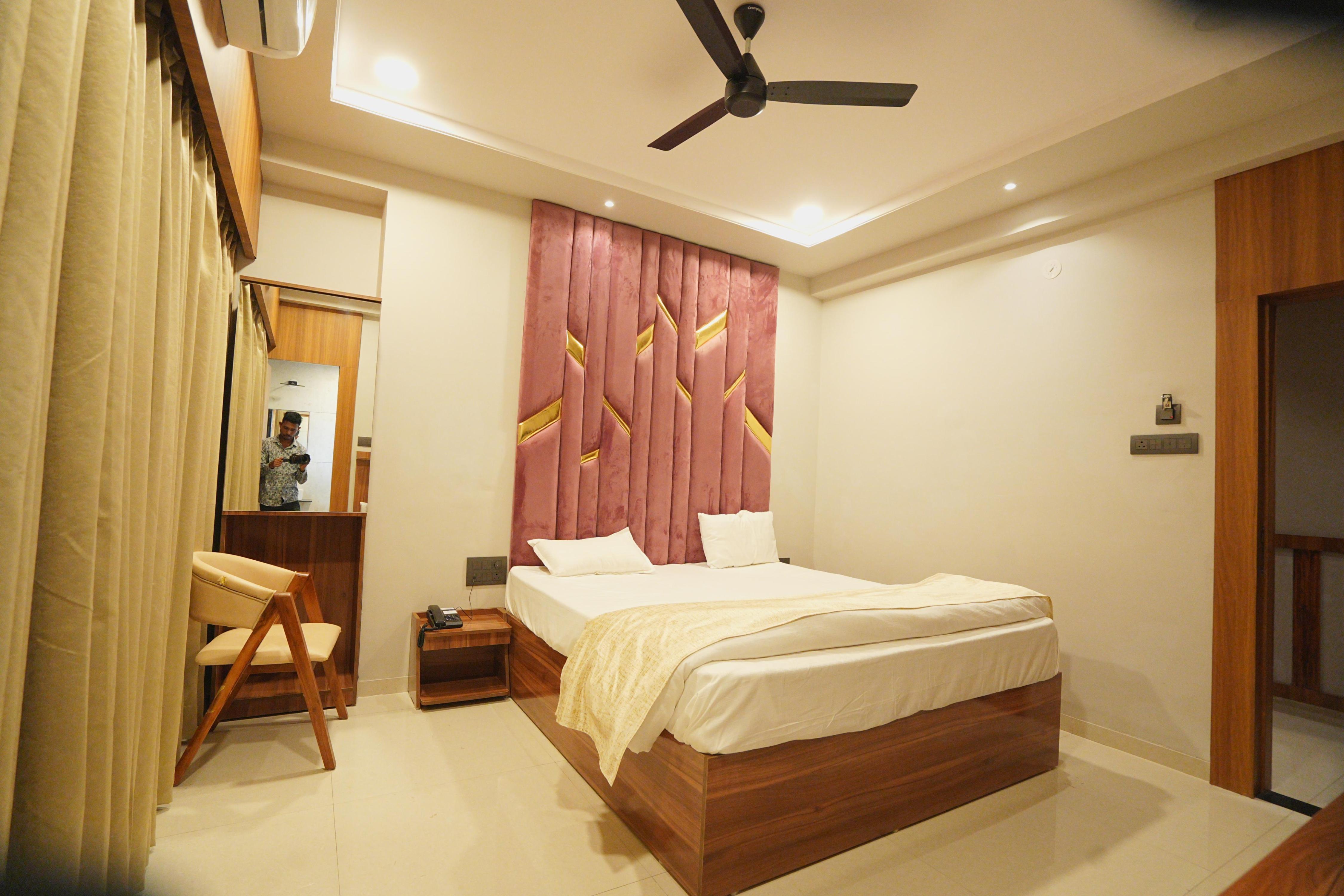VARDHAMAN INN Room Type - SUPER DELUXE