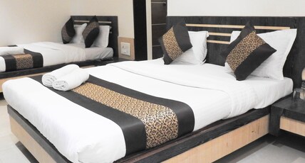 Hotel Sai Vishwkarma Room Type - Family Four Bed Room. NON A.C. with 2 King-size Bed