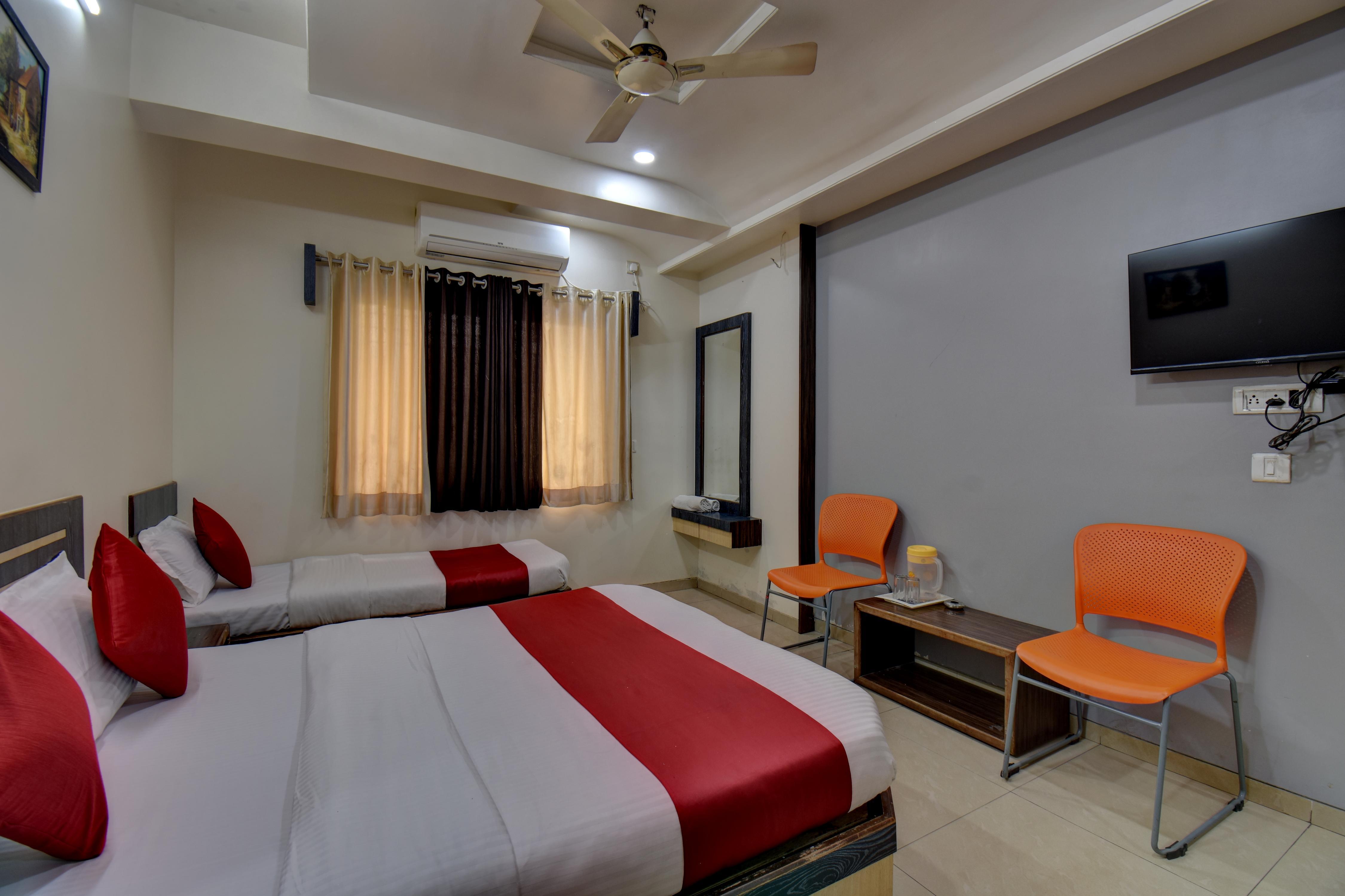 Hotel Sai Vishwkarma - Tap to explore photos