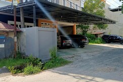 Hotel O Tri Homestay