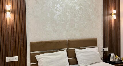 kiwi inn hotel, Vijay Nagar, Scheme No. 78 Room Type - Super Standard Room