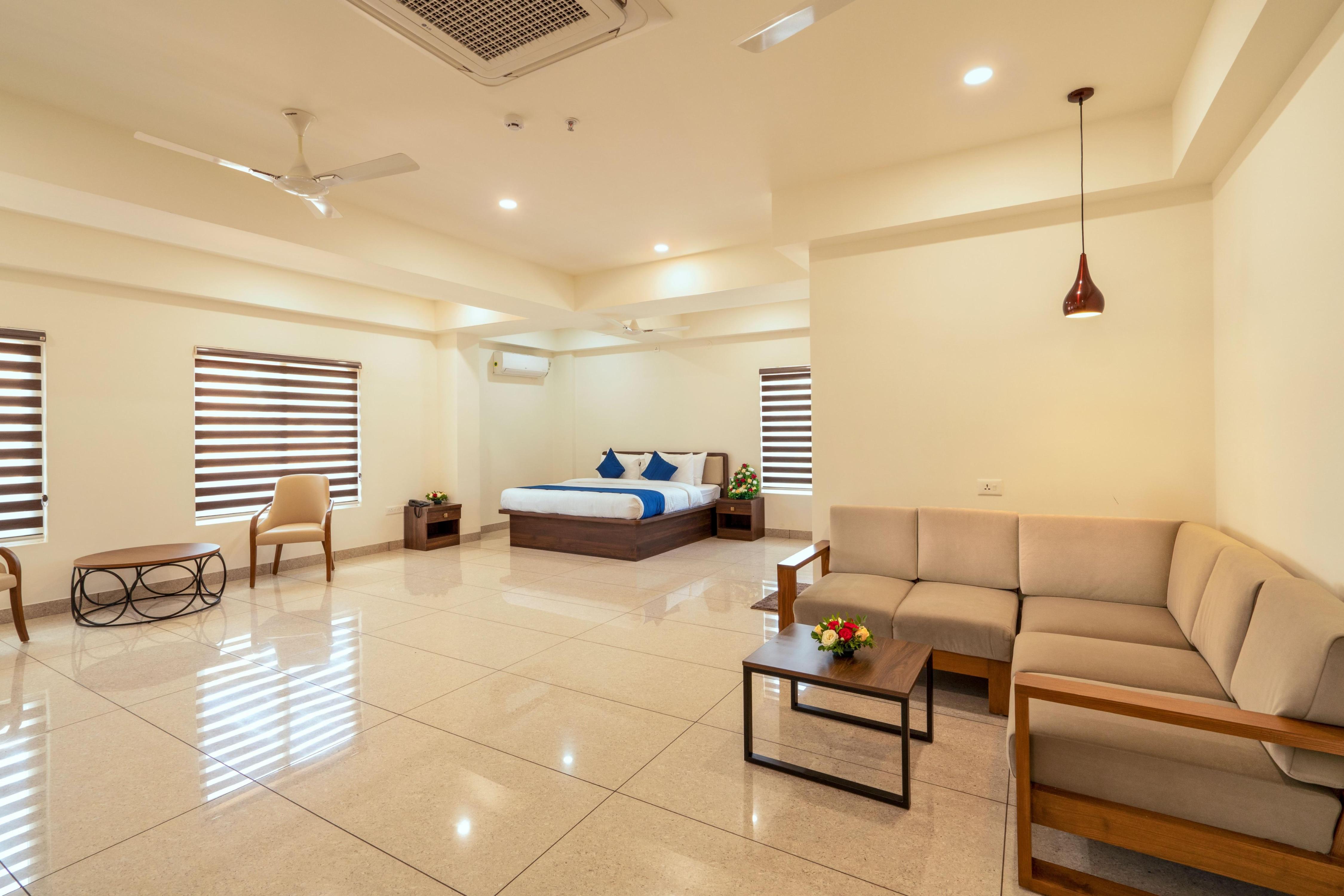 KUMBANAD HERITAGE HOTEL - Tap to explore photos