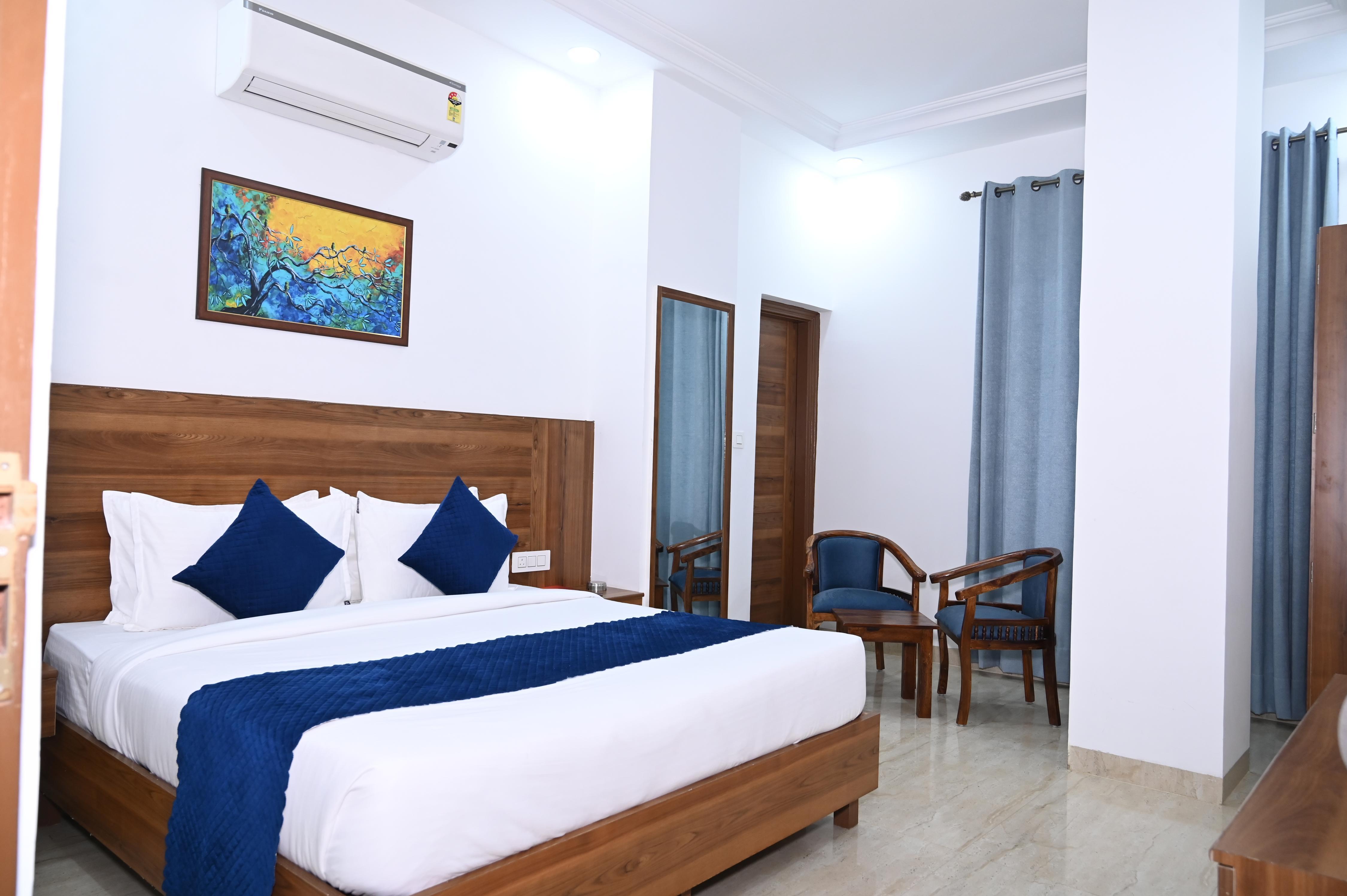 HOTEL LE GRANDE Room Type - Deluxe Room