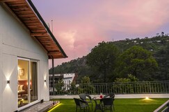 SaffronStays Bourbon near Bhimtal Lake and Naukuchiatal