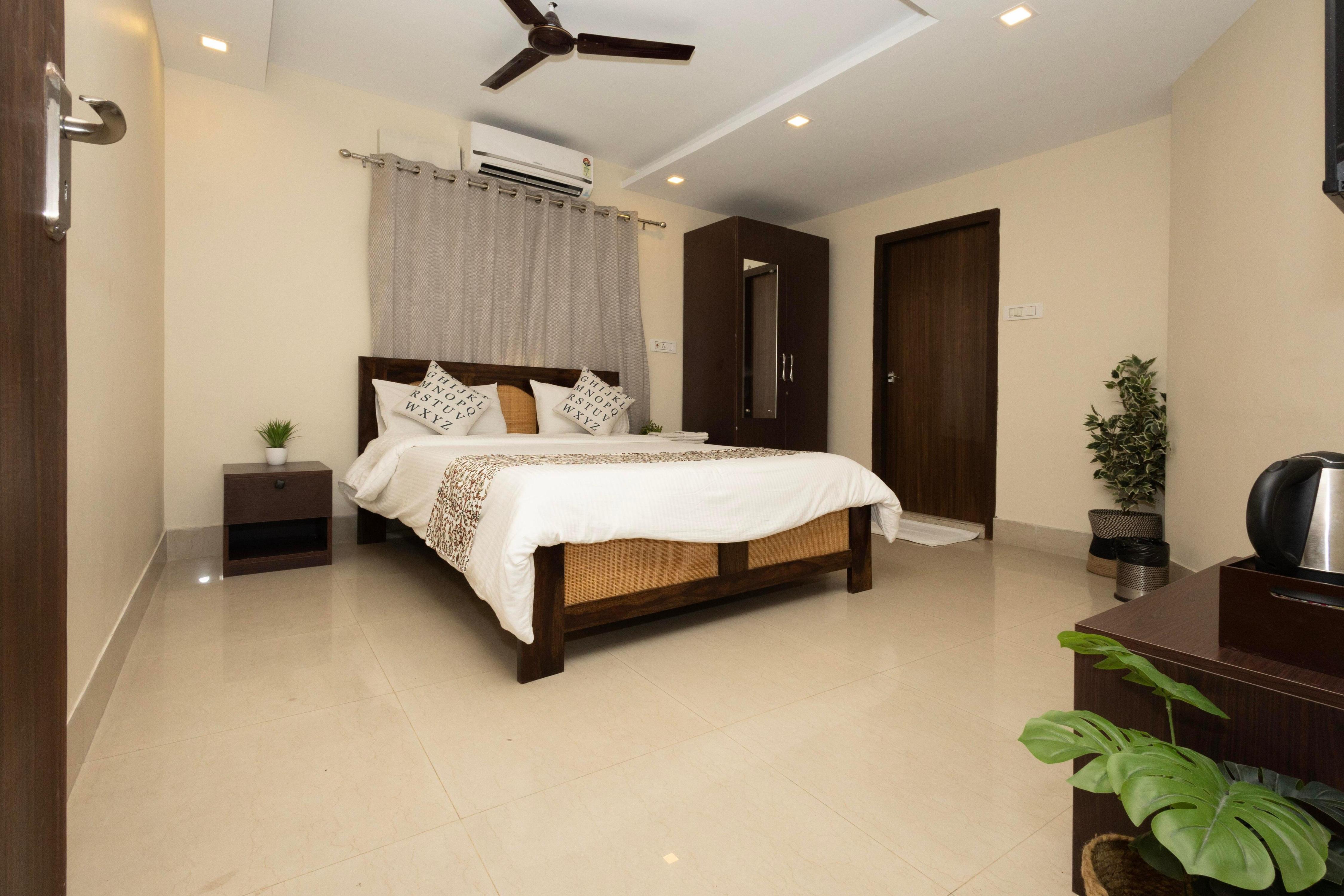 2BHK Comfort Hub Near Gariahat & Golpark - Tap to explore photos