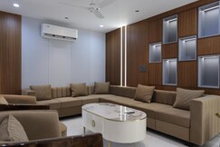 Woodlands Apartment 501 - Fully furnished Luxury Apt.