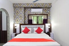 Starlight Guest House (1 minute from Acropolis mall)