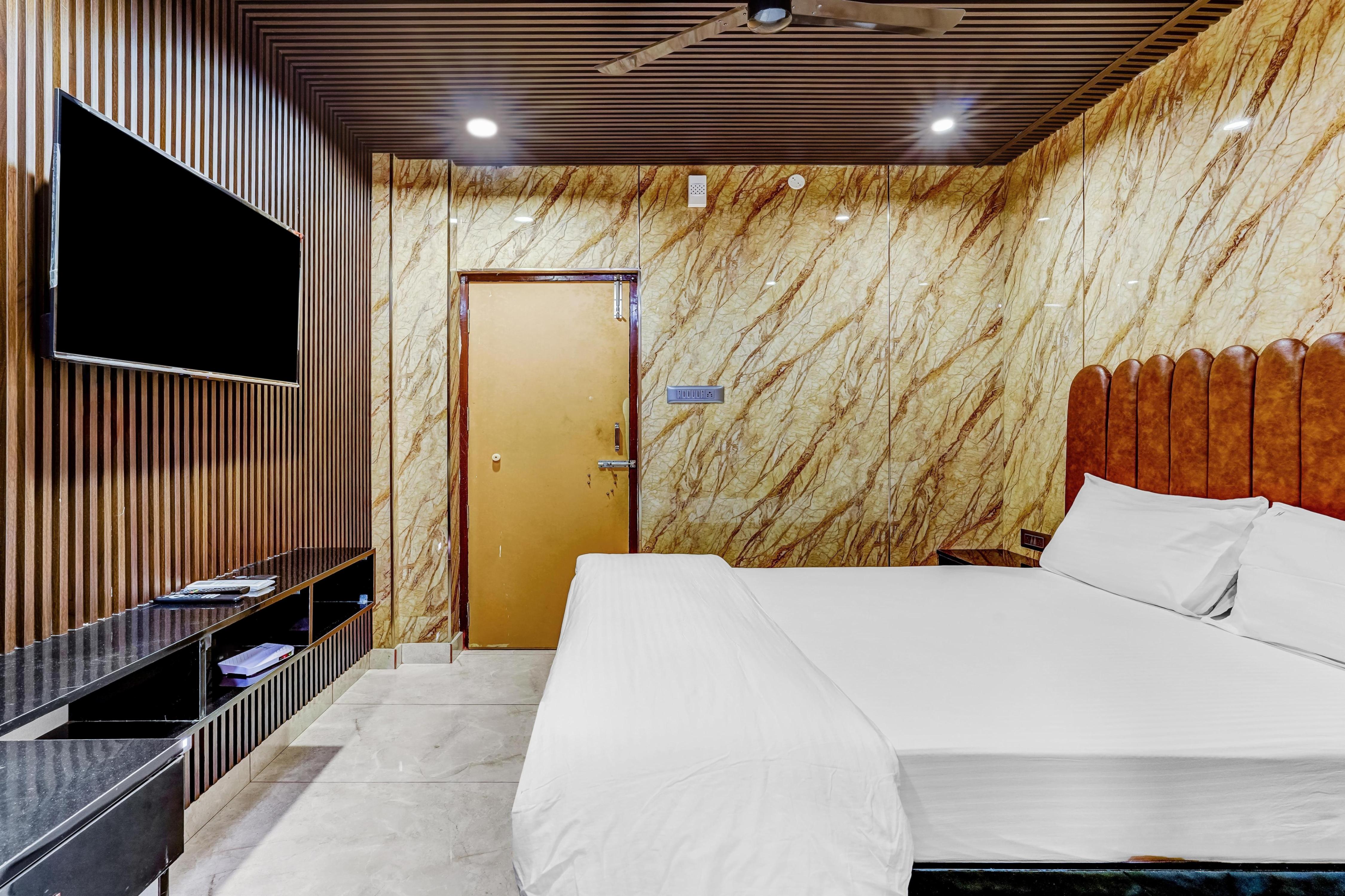 Clouds Luxury Hotel - Tap to explore photos