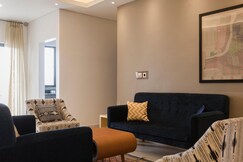 SANITIZED 3 BED Mid century Modern Apartment