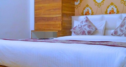 Shreeji Palace by Asapin Hotels Room Type - Deluxe Room
