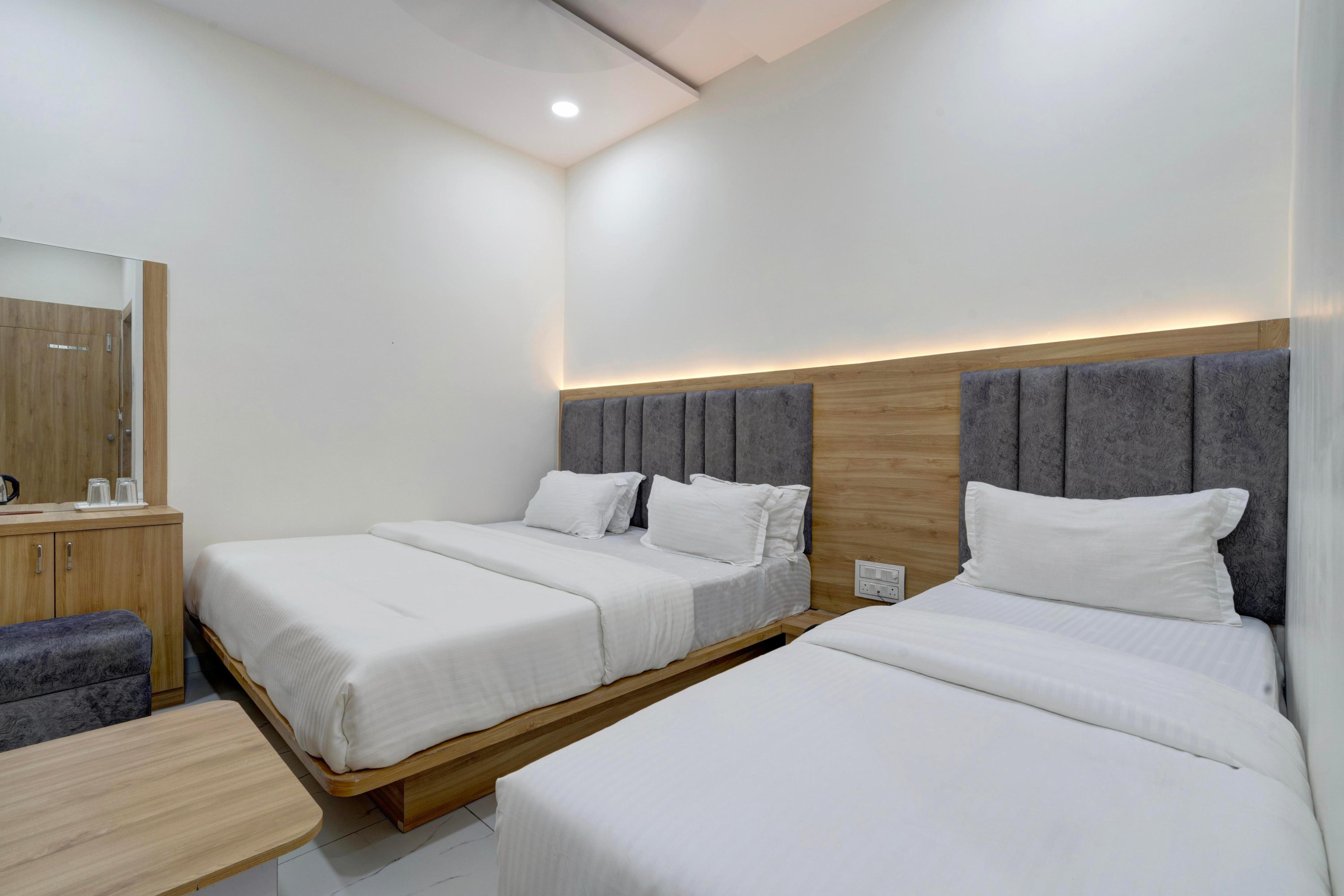 Hotel Apple View Room Type - Three Bed Deluxe Ac Room