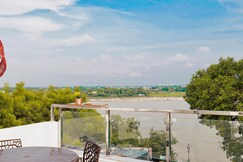 River Town Stay | Near Ghats