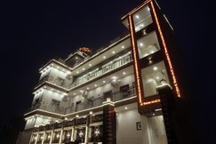Hotel Maa Vindhyachal Dham-walking distance from Prem Mandir