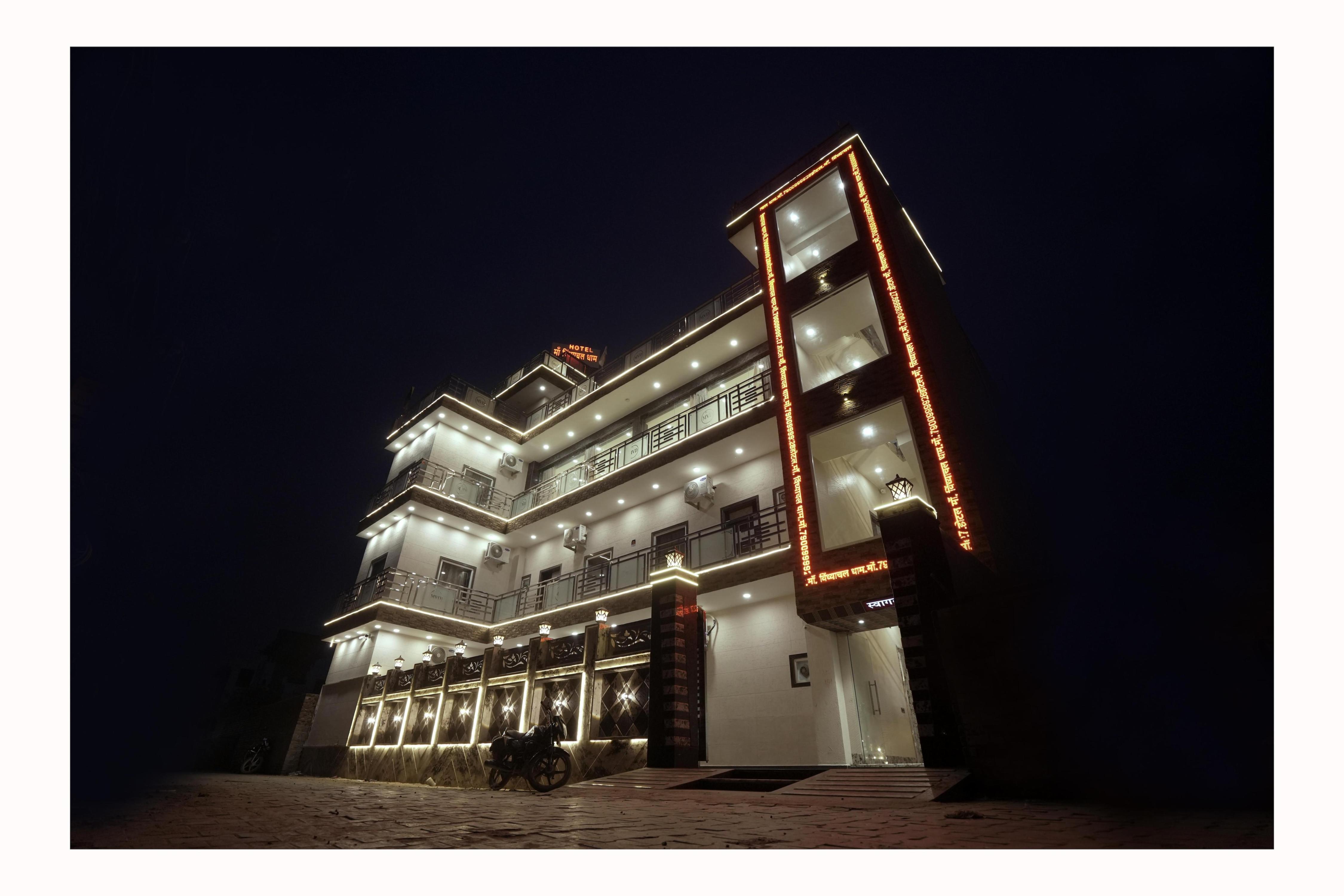 Hotel Maa Vindhyachal Dham-walking distance from Prem Mandir