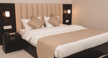 Hotel Grand Vista Room Type - Deluxe King