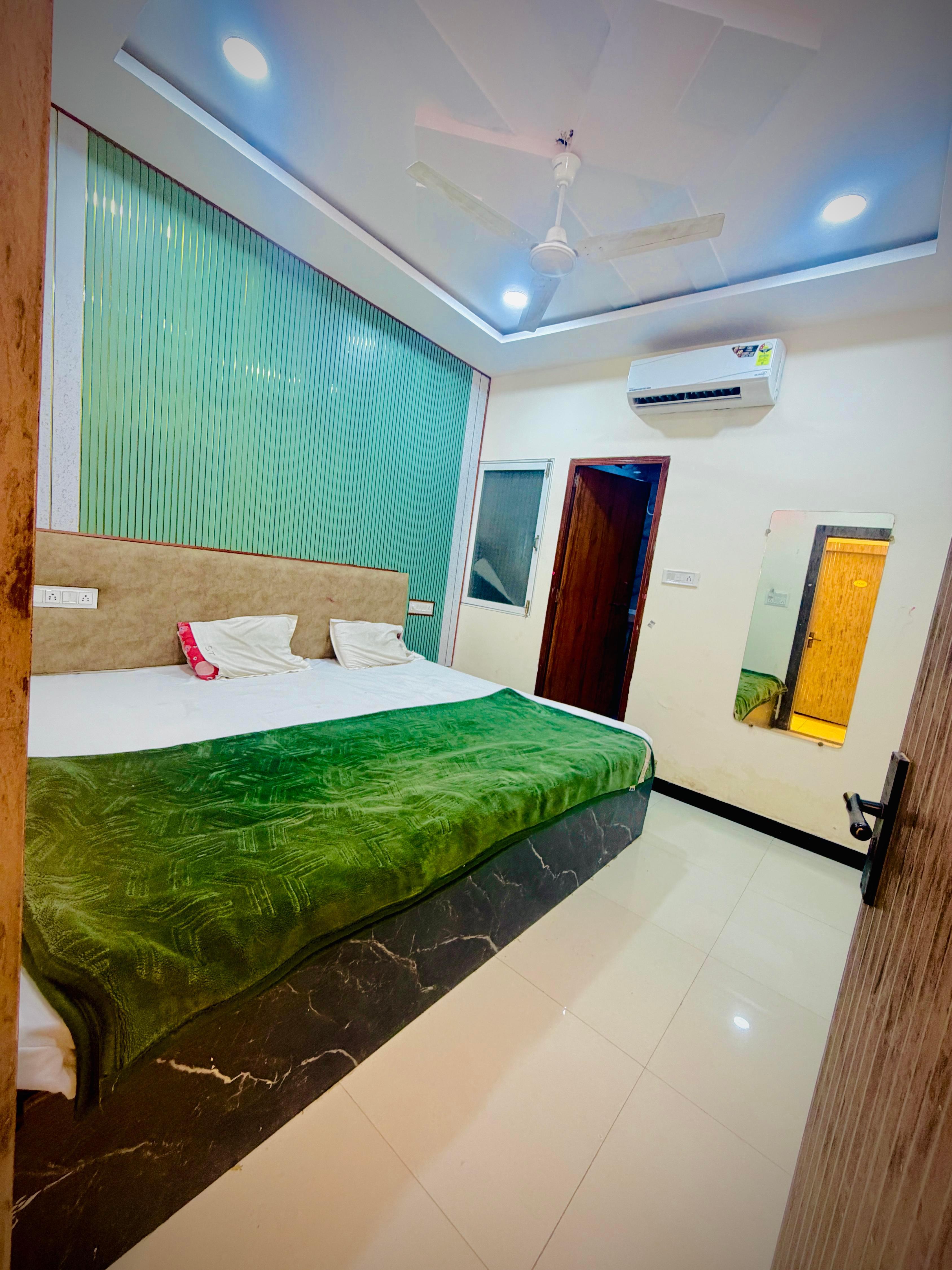 Hotel Somnath Inn, Ujjain - Tap to explore photos