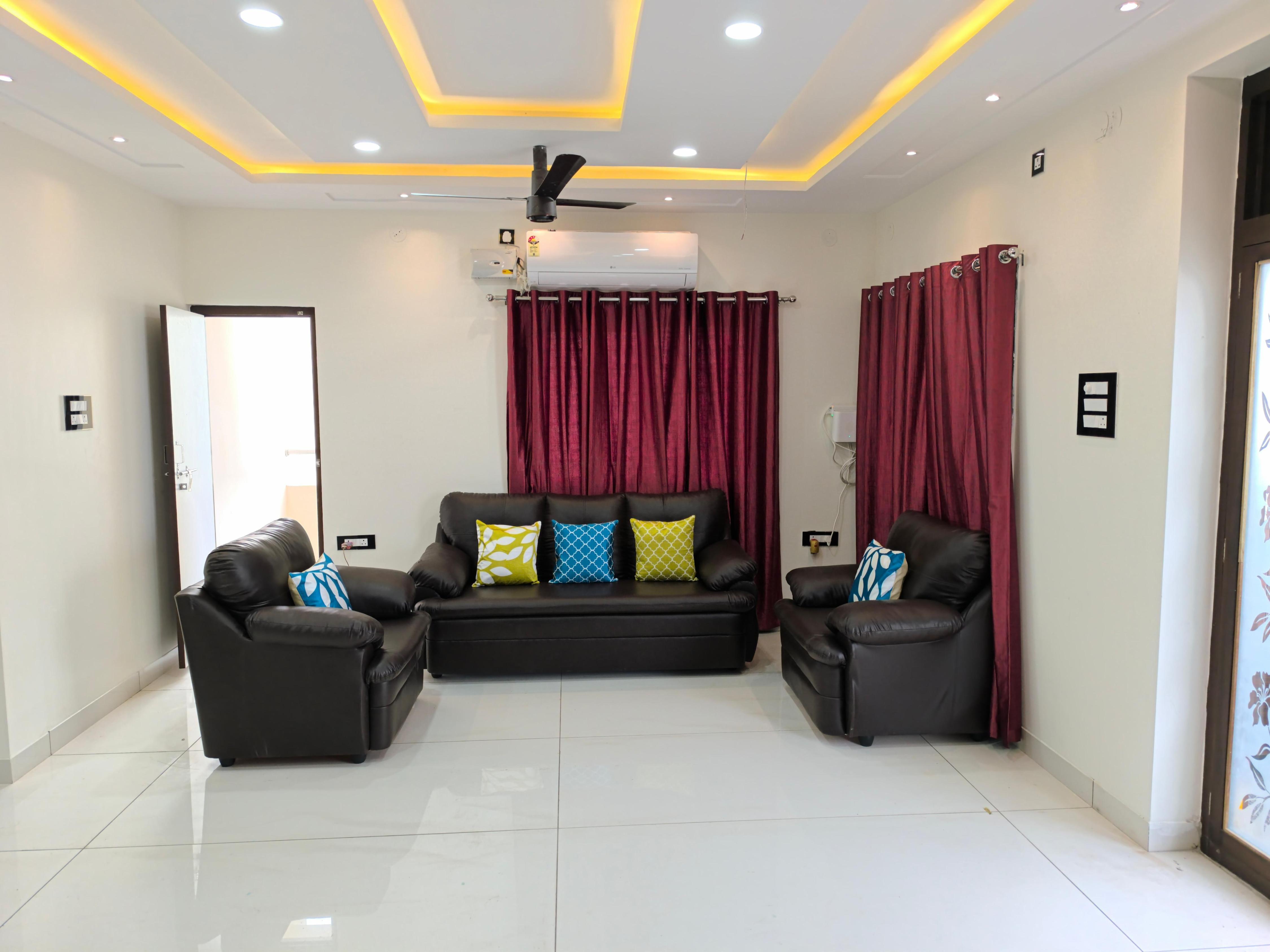 Orraica 401 : Private AC room with Ensuite Bathroom - Tap to explore photos