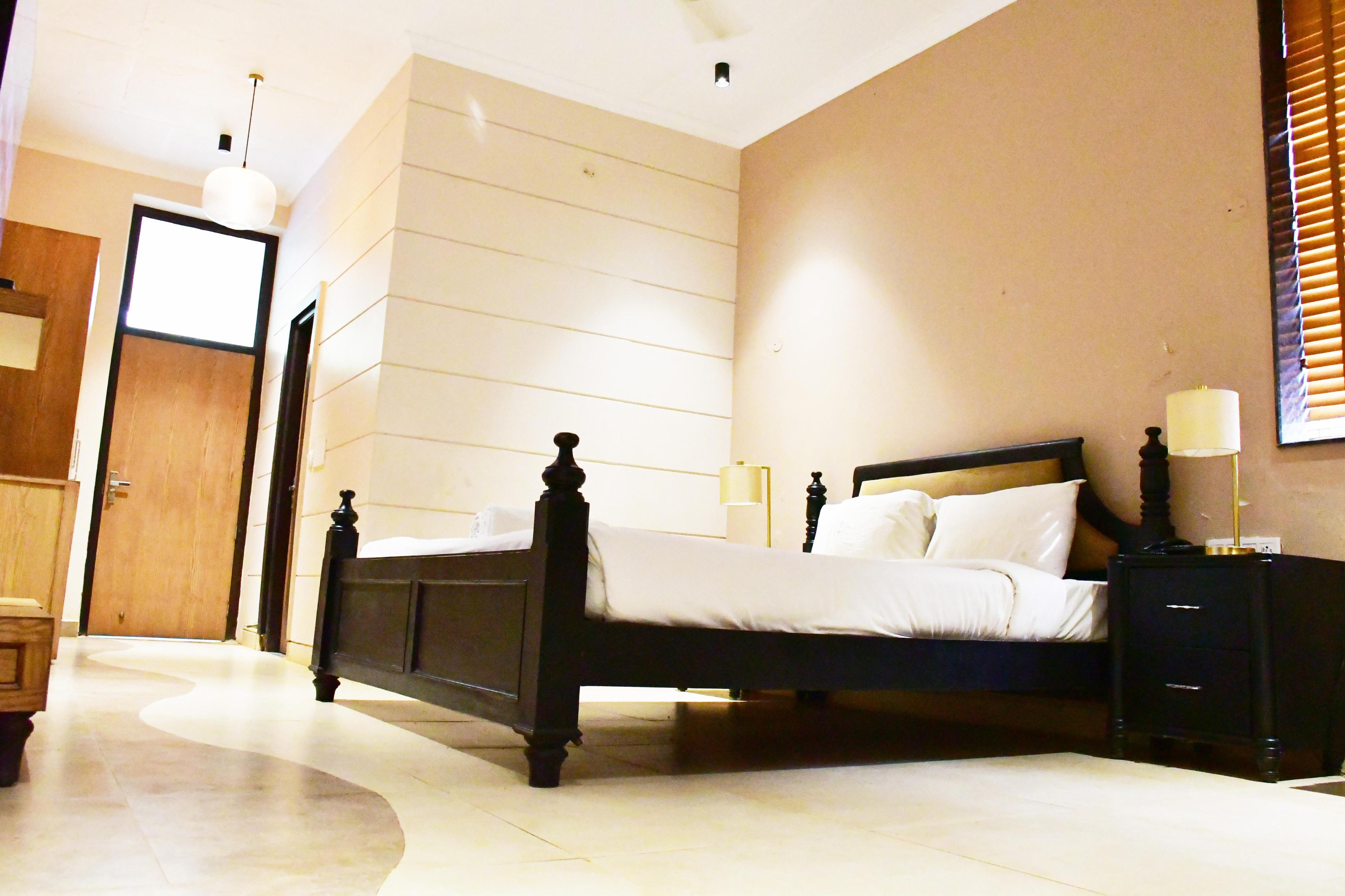 Tamara Luxury in Morjim - Tap to explore photos
