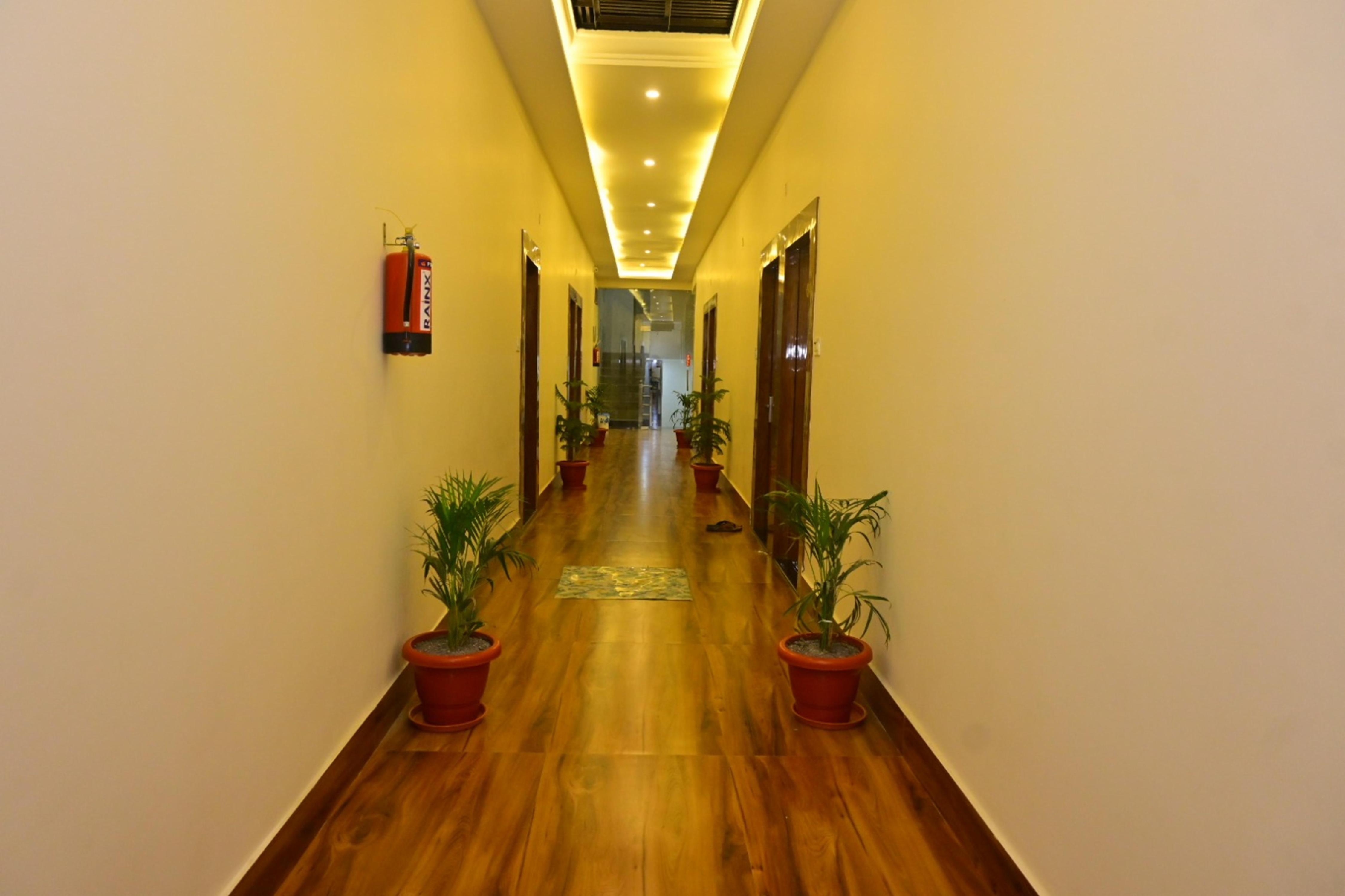 Ram Gharana Palace Room Type - Deluxe Double Bed AC Room