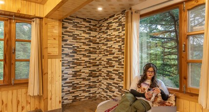 Zostel Kotgarh (Narkanda) Room Type - Superior 5-Bedded Suite