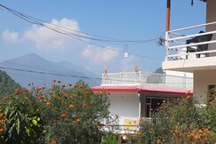 Chandra Homestay Kainchi Dham Nainital