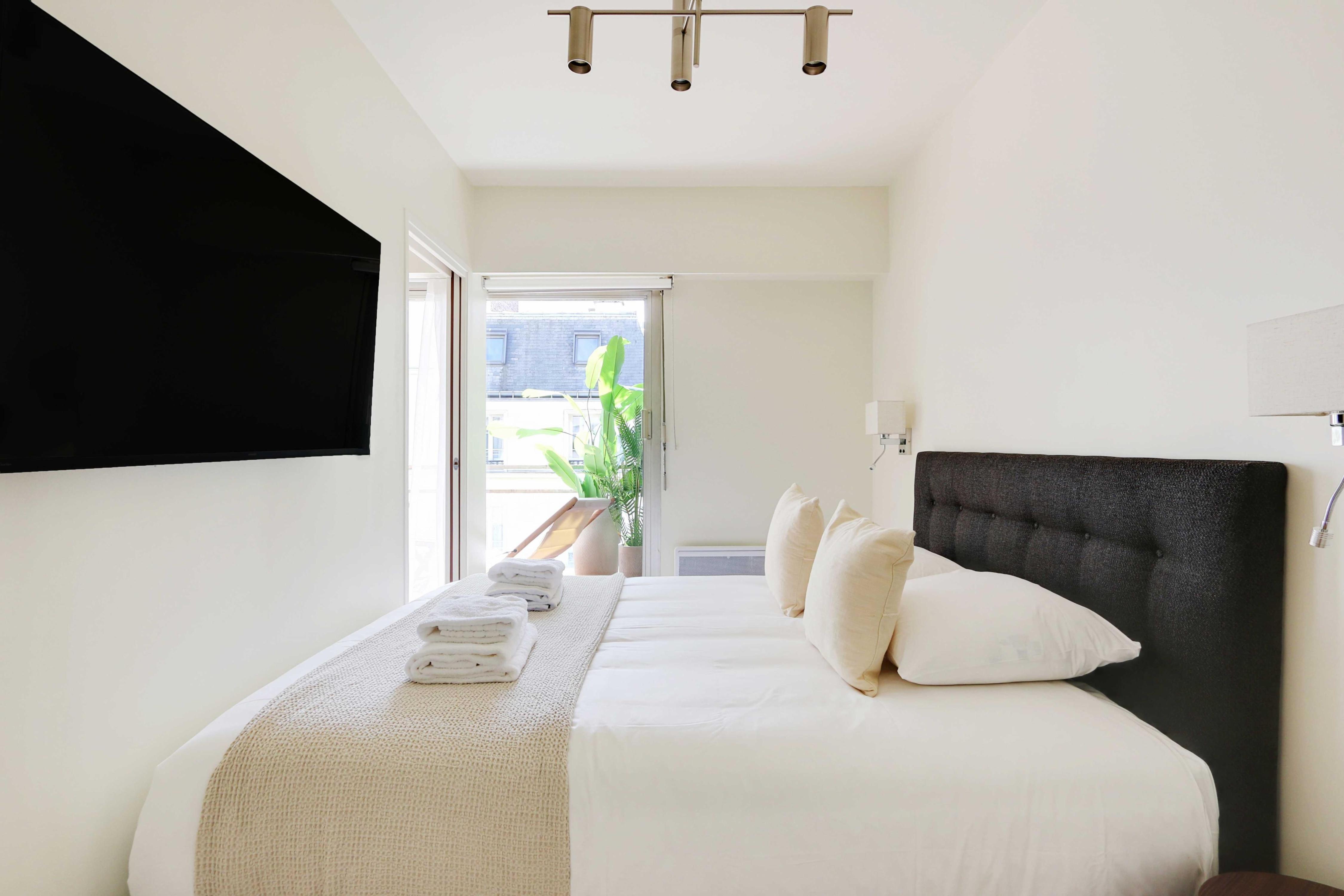 Chic apartment - 1BR/4P - Place des Vosges - Tap to explore photos