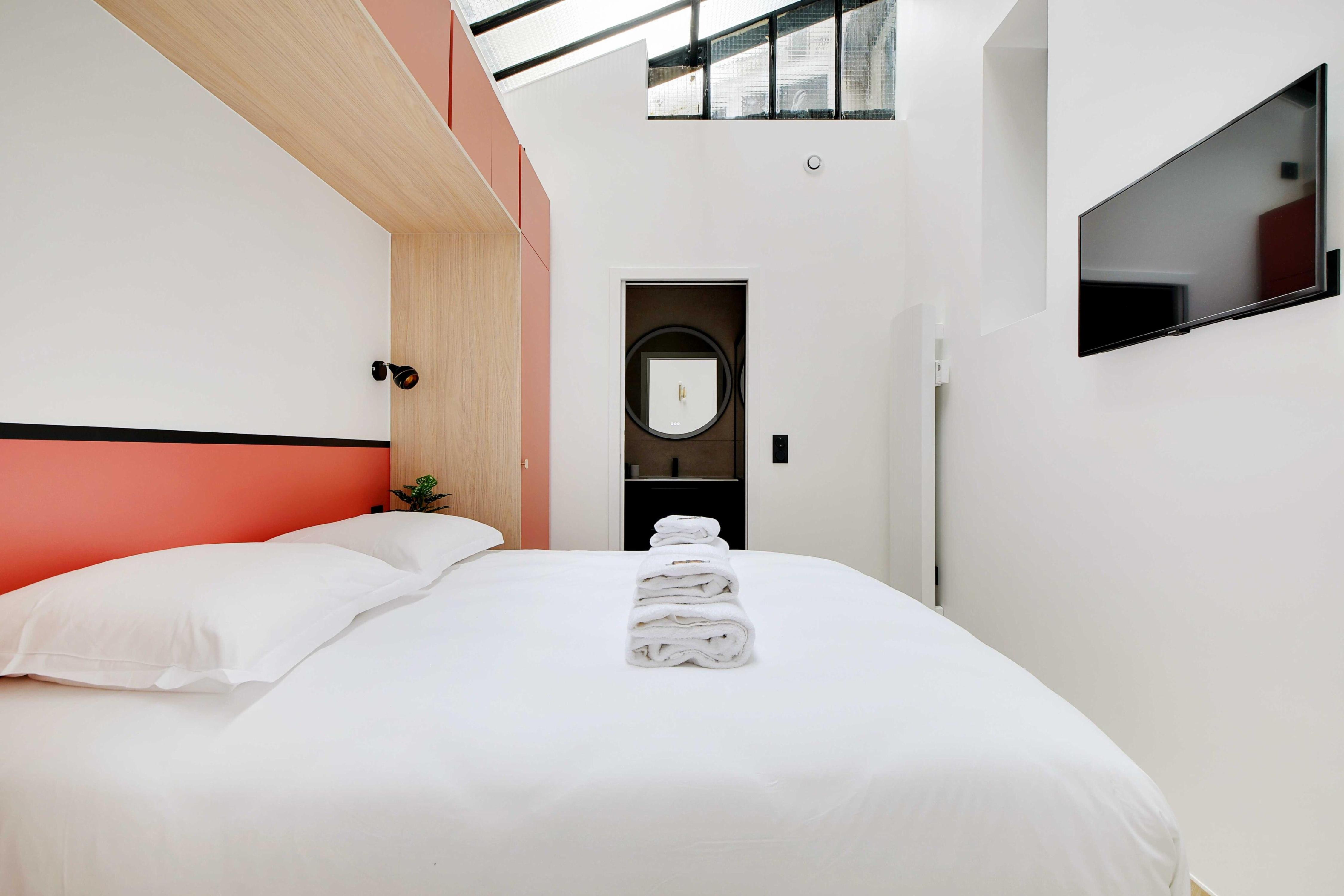 Elegant apartment - 3BR/7P - Moulin Rouge - Tap to explore photos