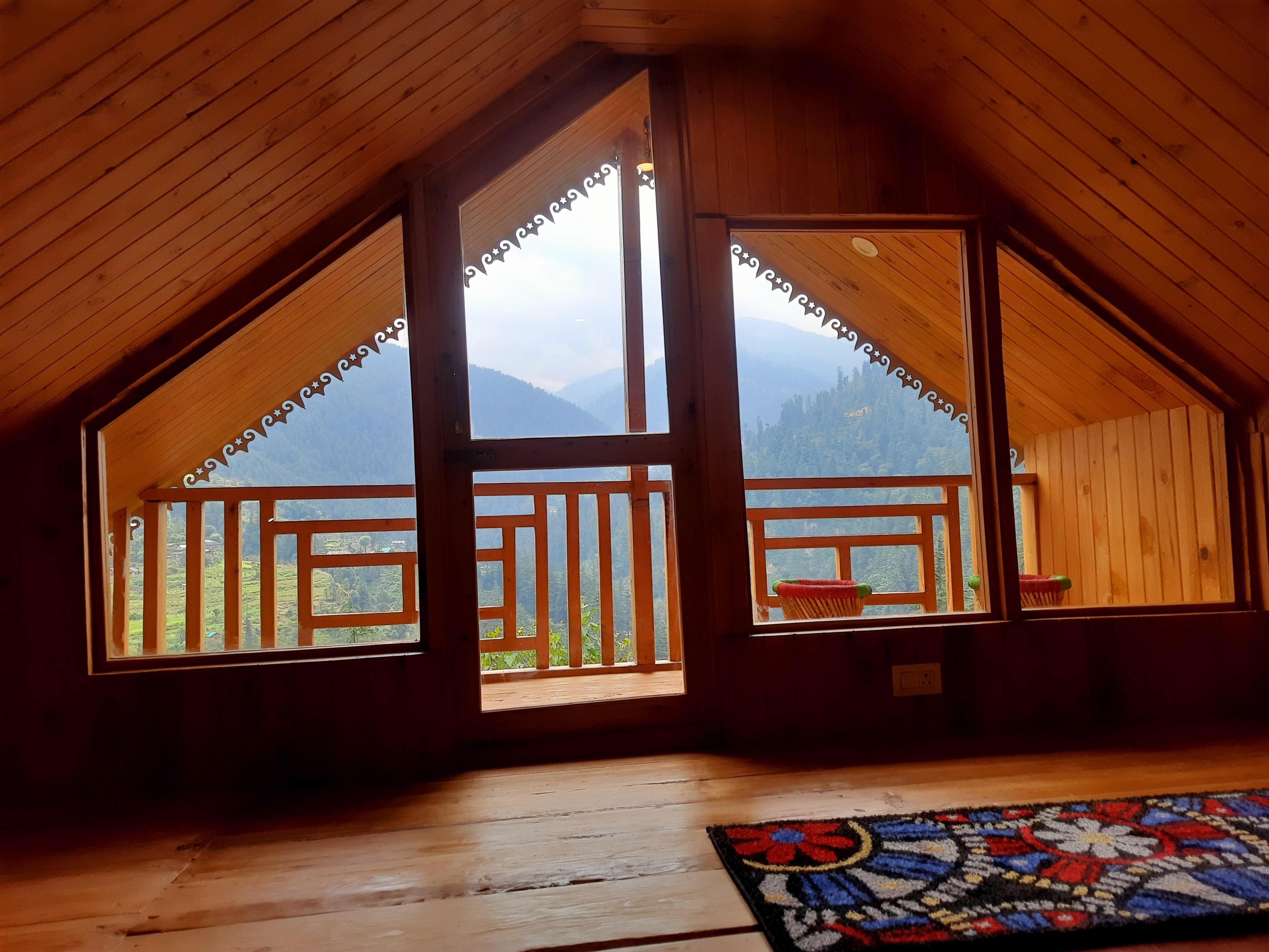 The Jalori View Log House Jibhi - Tap to explore photos