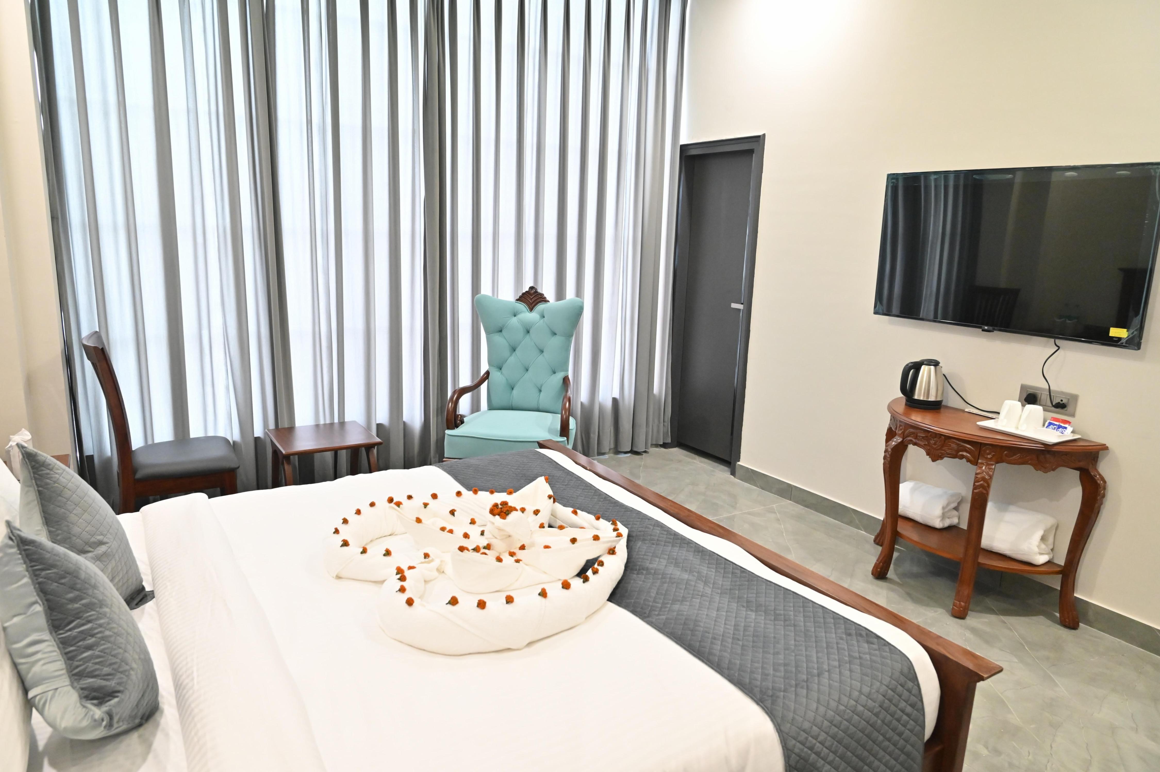 Hotel DevAan - Tap to explore photos