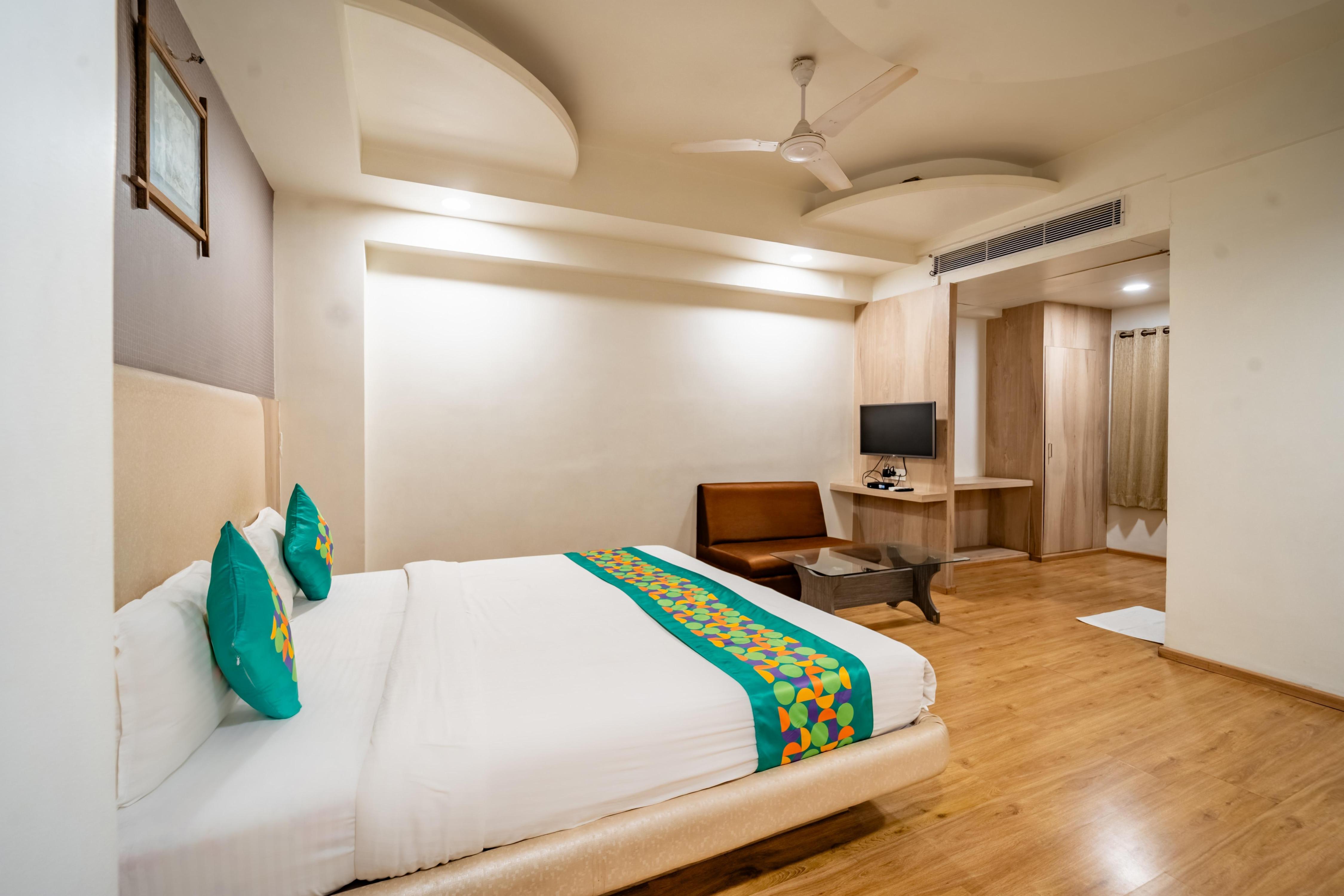 Treebo Kamal Regency, 100 Meters From Bhopal Junction Railway Station - Tap to explore photos