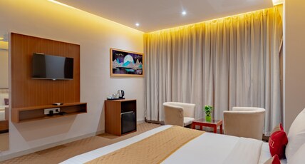 Aceotel Premier, Vijay Nagar Room Type - Ace Suite Room With Balcony and Bathtub