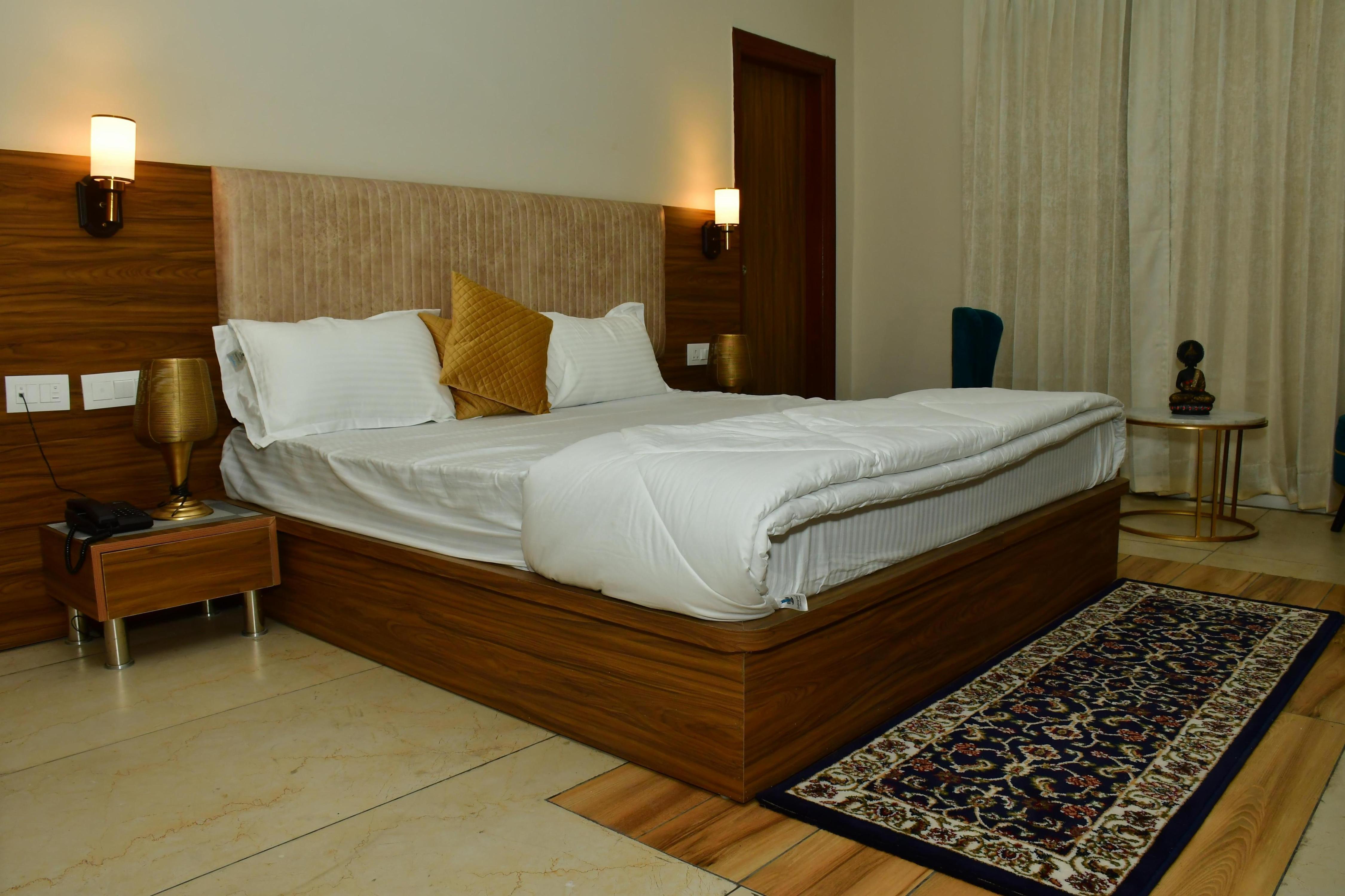 Sadabahar Regency Room Type - Deluxe Room