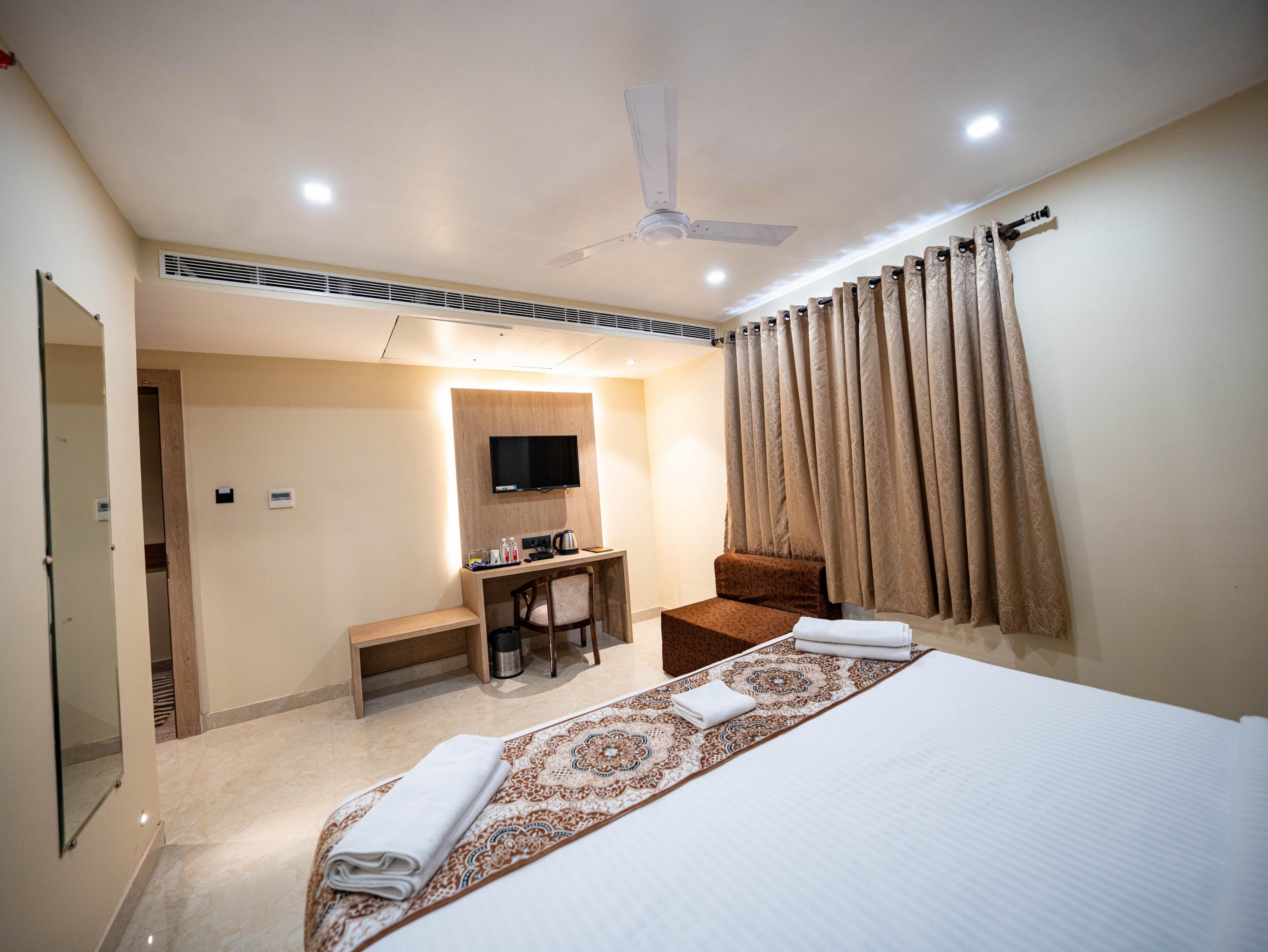 Hotel VR Lux Inn - Tap to explore photos